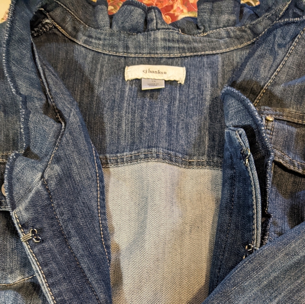 CJ Banks Denim Jacket With Ruffle Details Size 1X - Picture 2 of 7